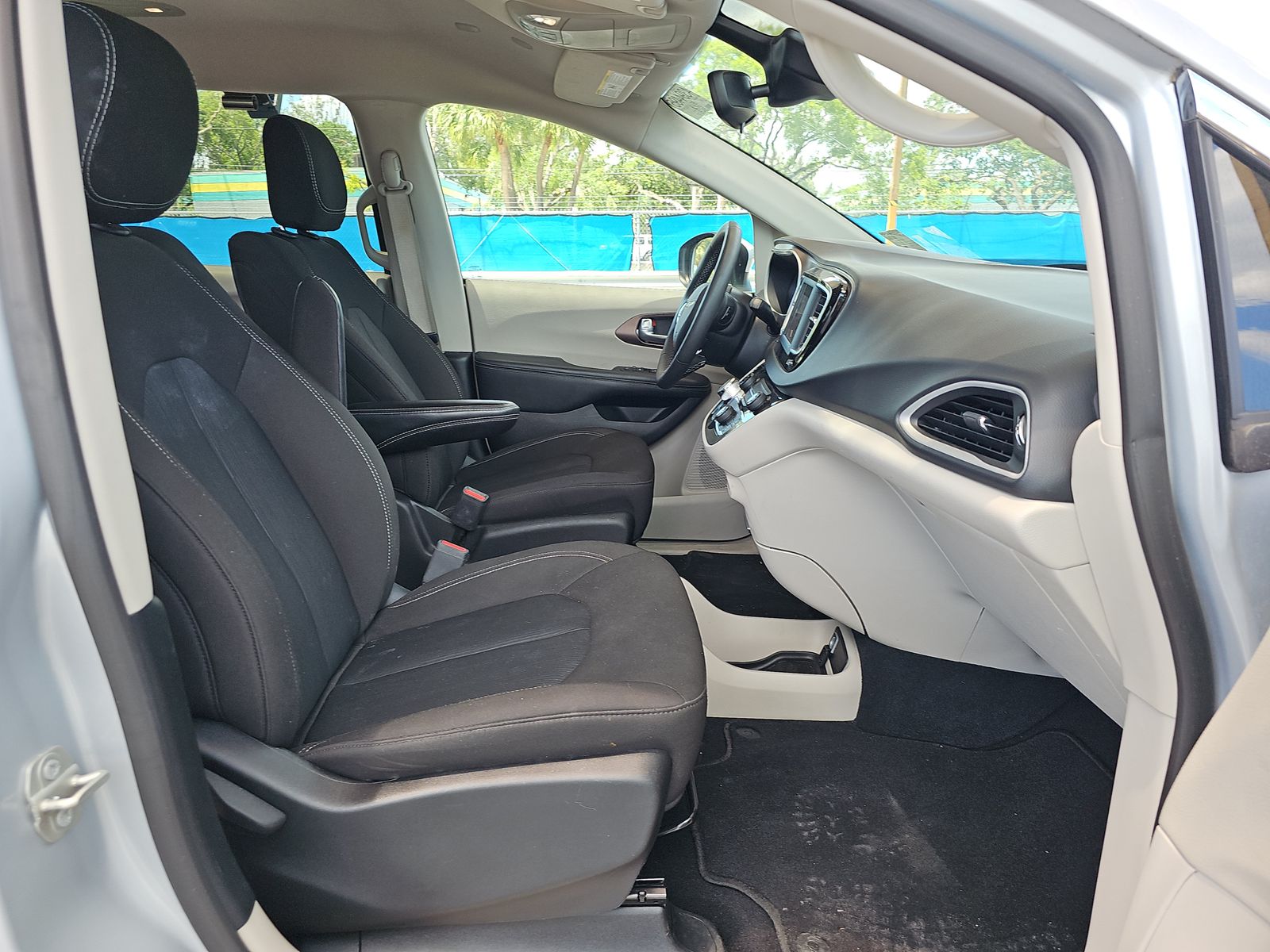 CHRYSLER VOYAGER - 9