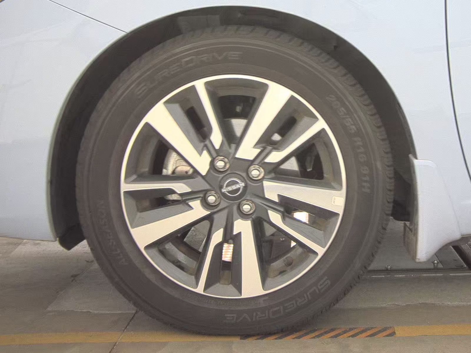 NISSAN VERSA - 10