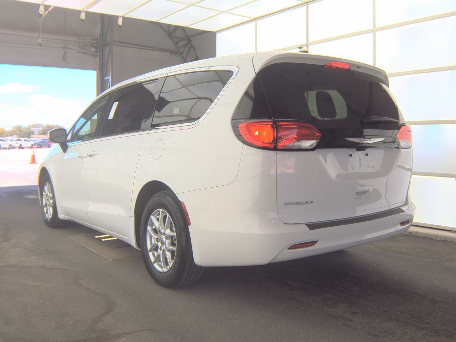 CHRYSLER VOYAGER - 7