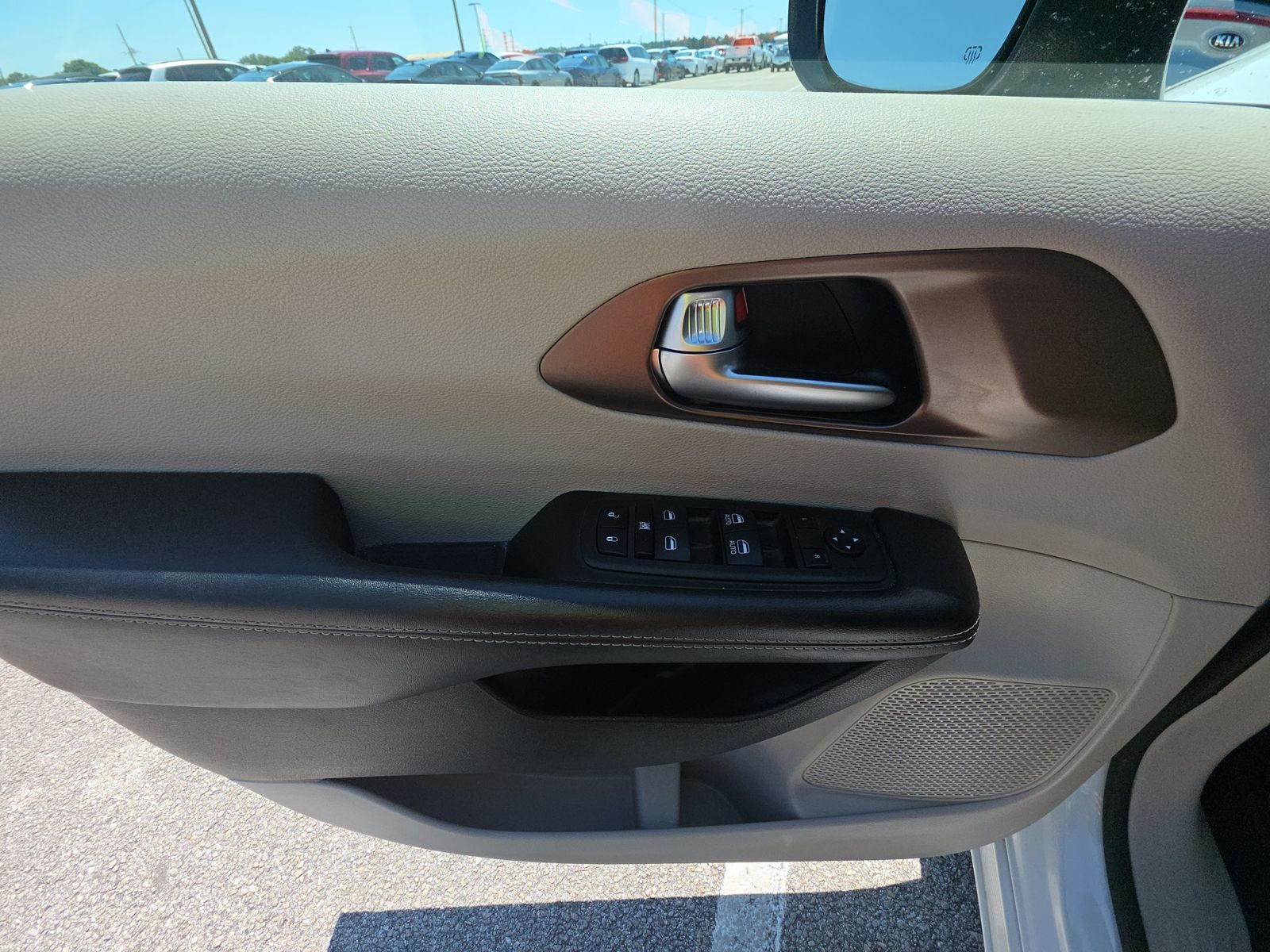 CHRYSLER VOYAGER - 10