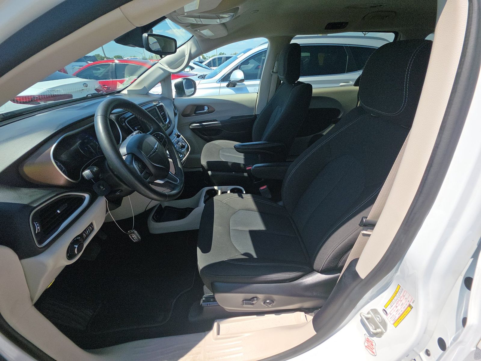 CHRYSLER VOYAGER - 8