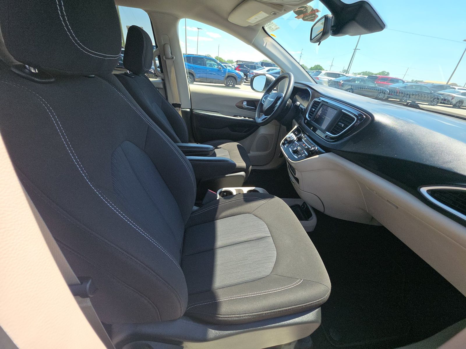 CHRYSLER VOYAGER - 9