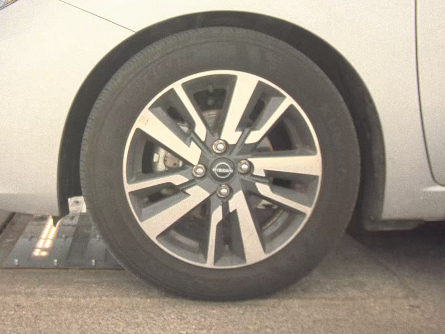 NISSAN VERSA - 10