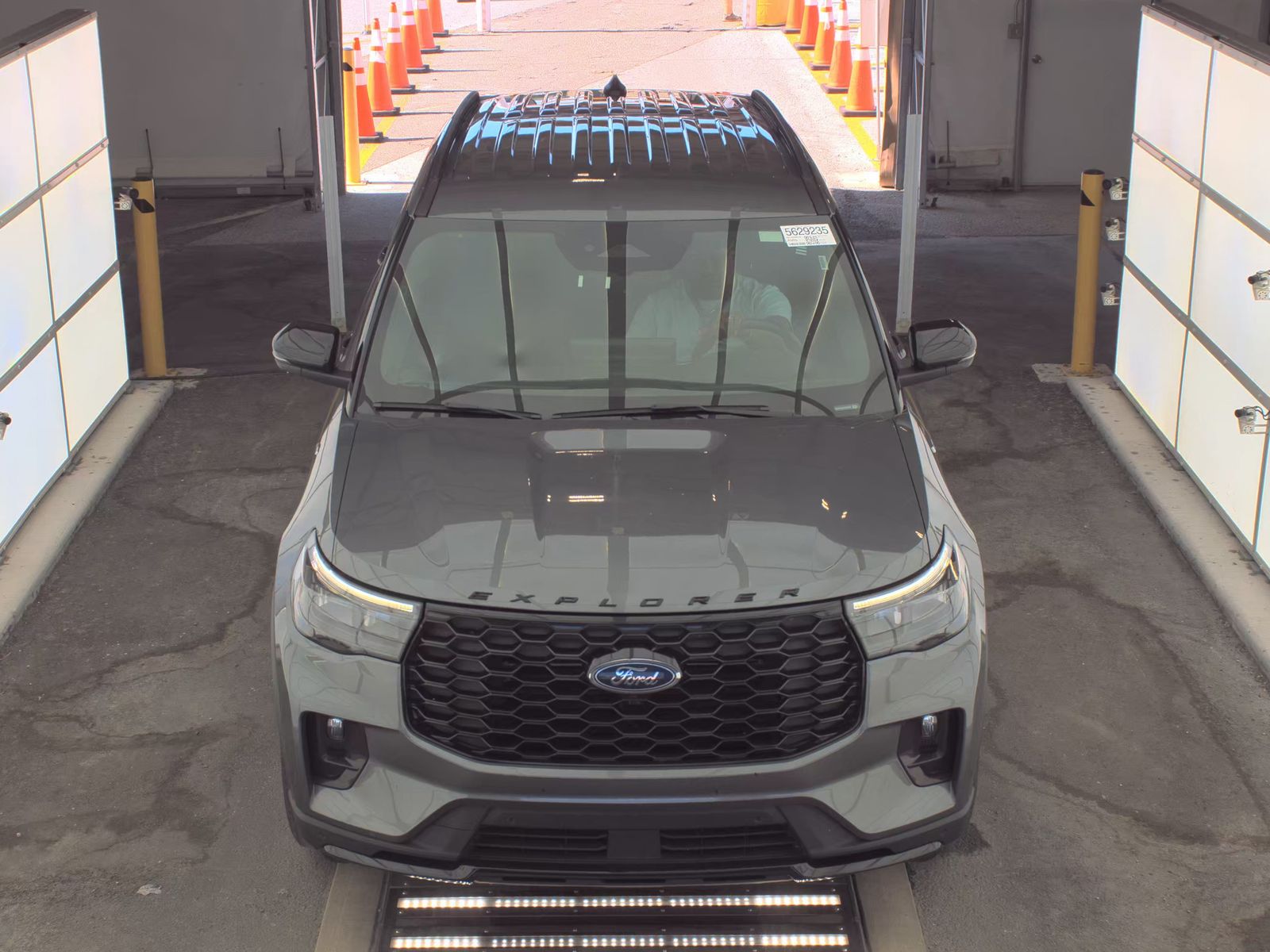 FORD EXPLORER - 3