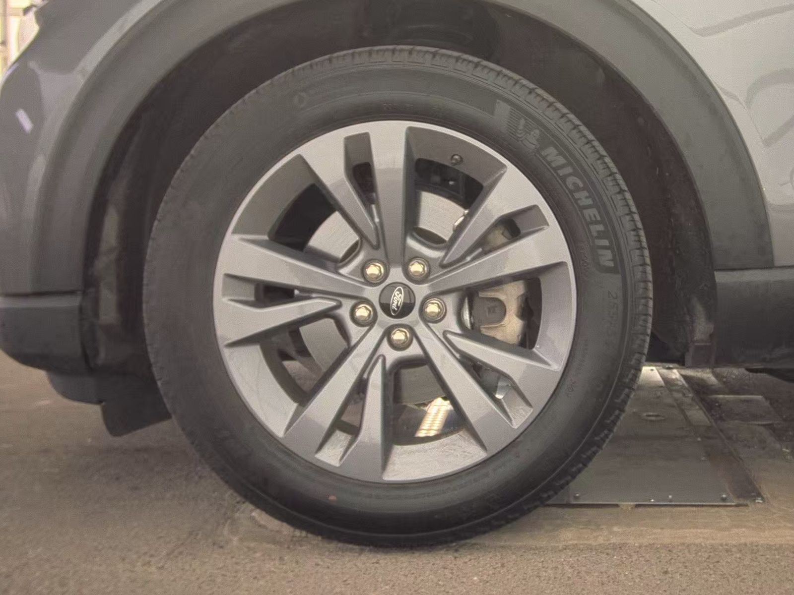 FORD EXPLORER - 10
