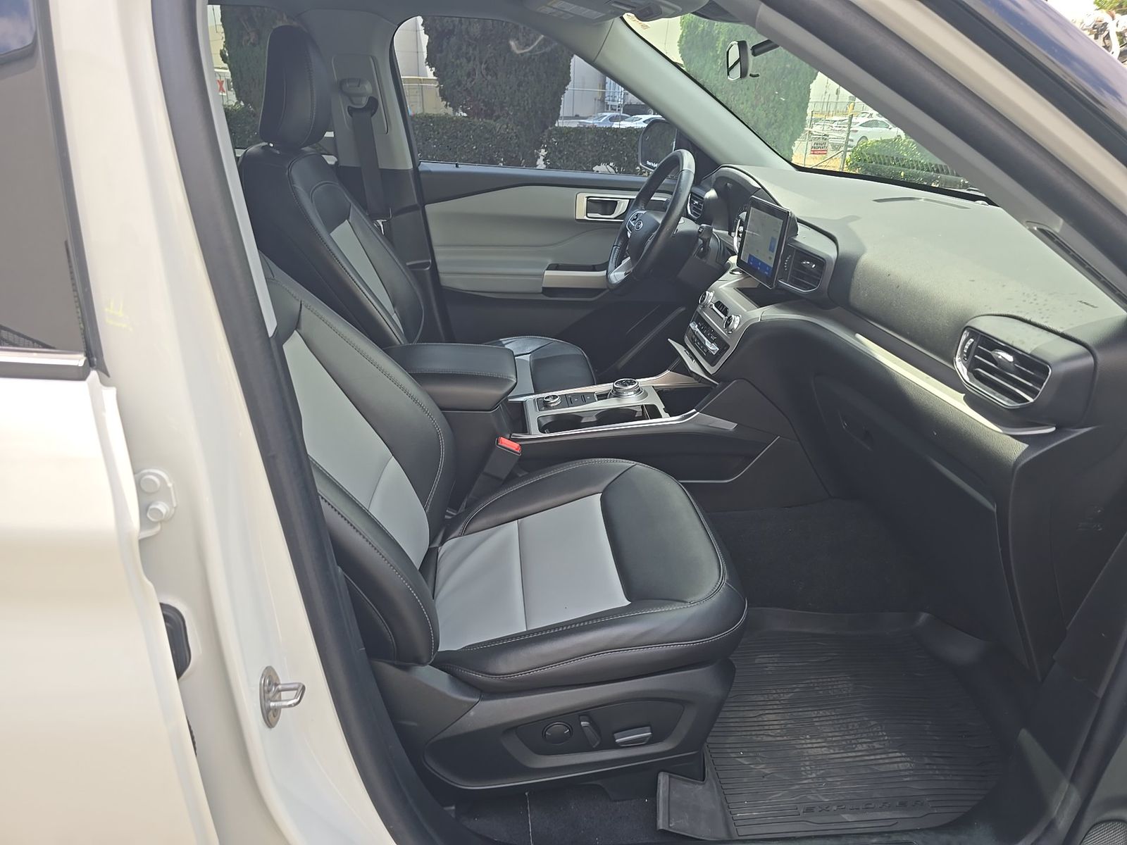 FORD EXPLORER - 9
