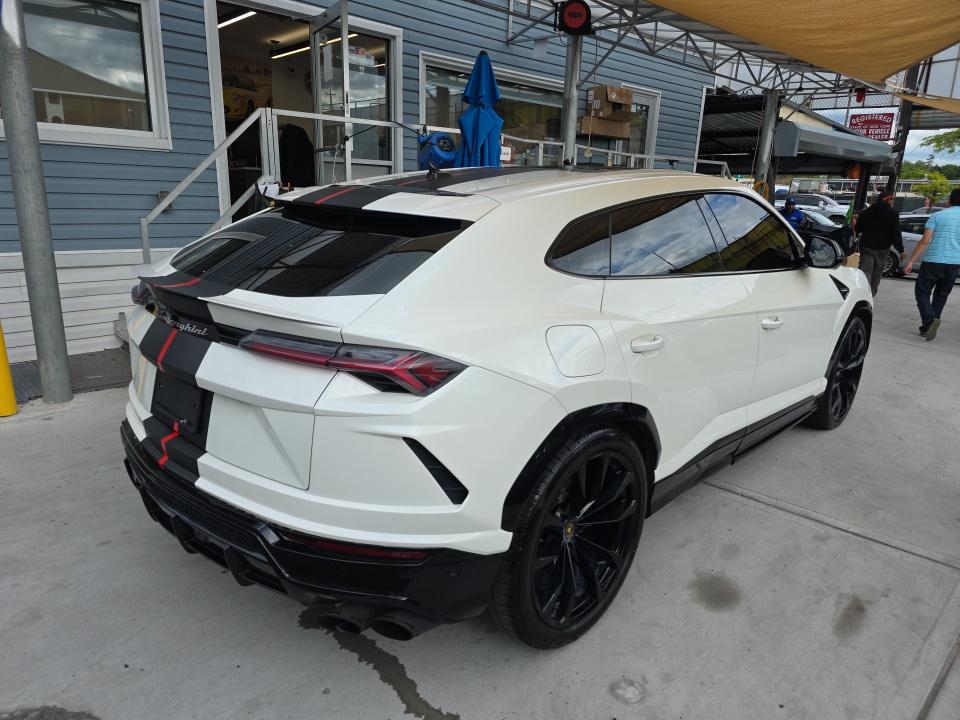 2022 Lamborghini Urus Base AWD