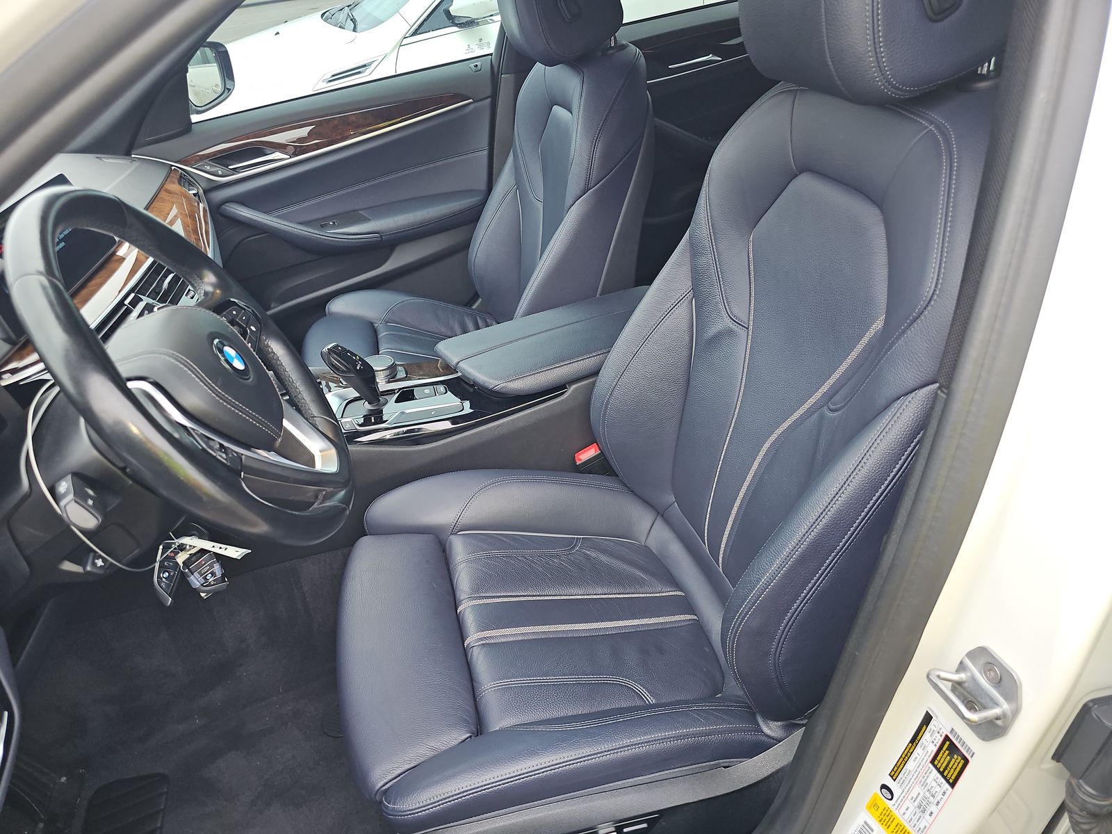 BMW 5 SERIES - 1