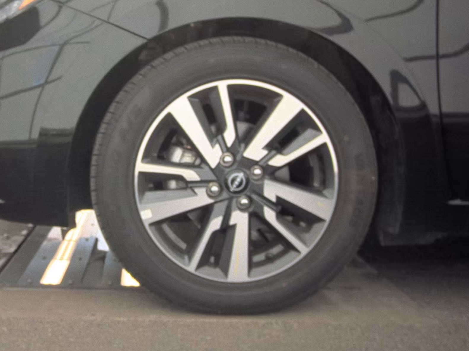 NISSAN VERSA - 10