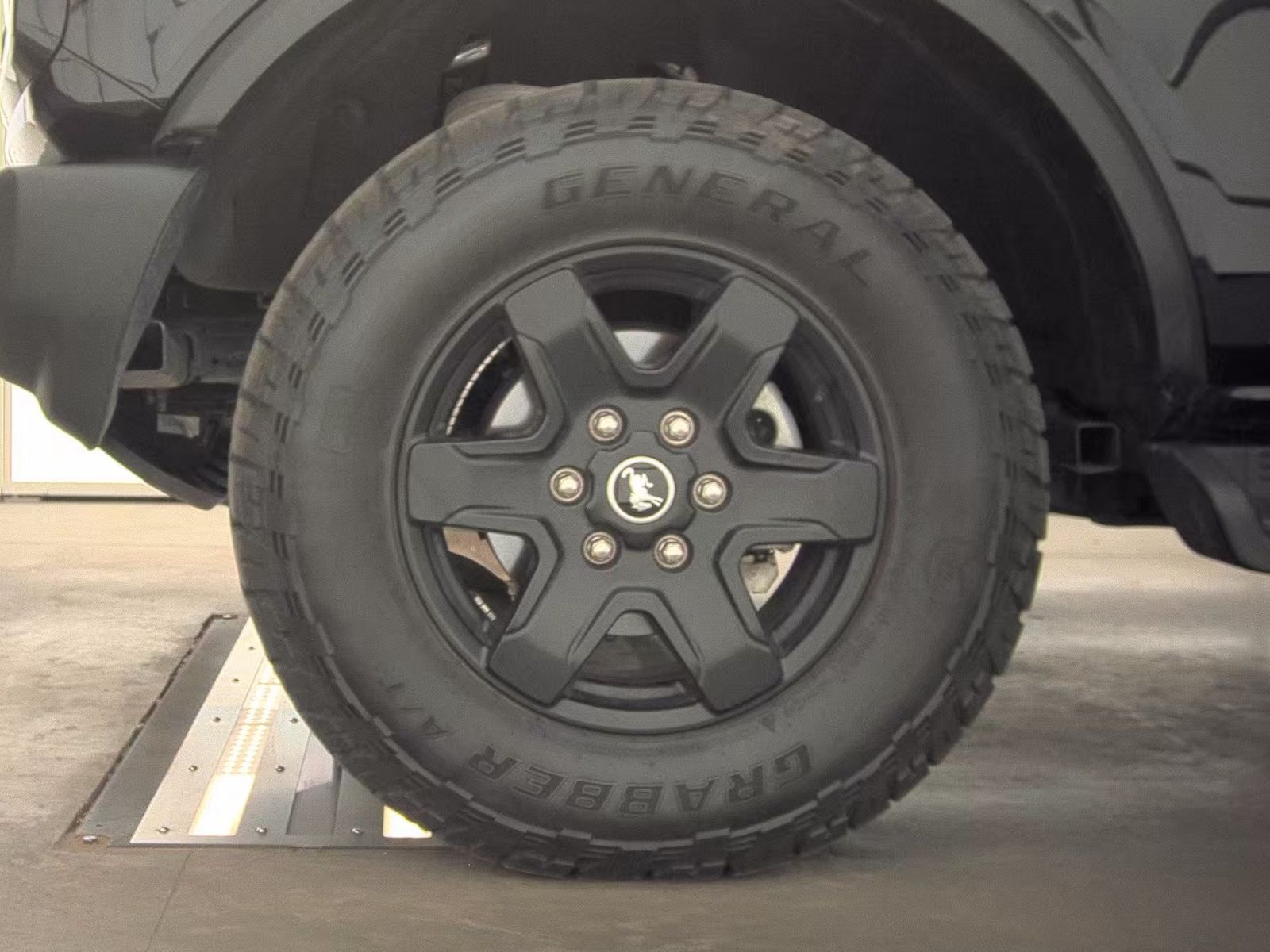 FORD BRONCO - 10