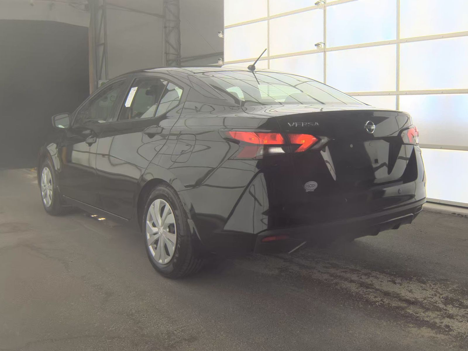 NISSAN VERSA - 9
