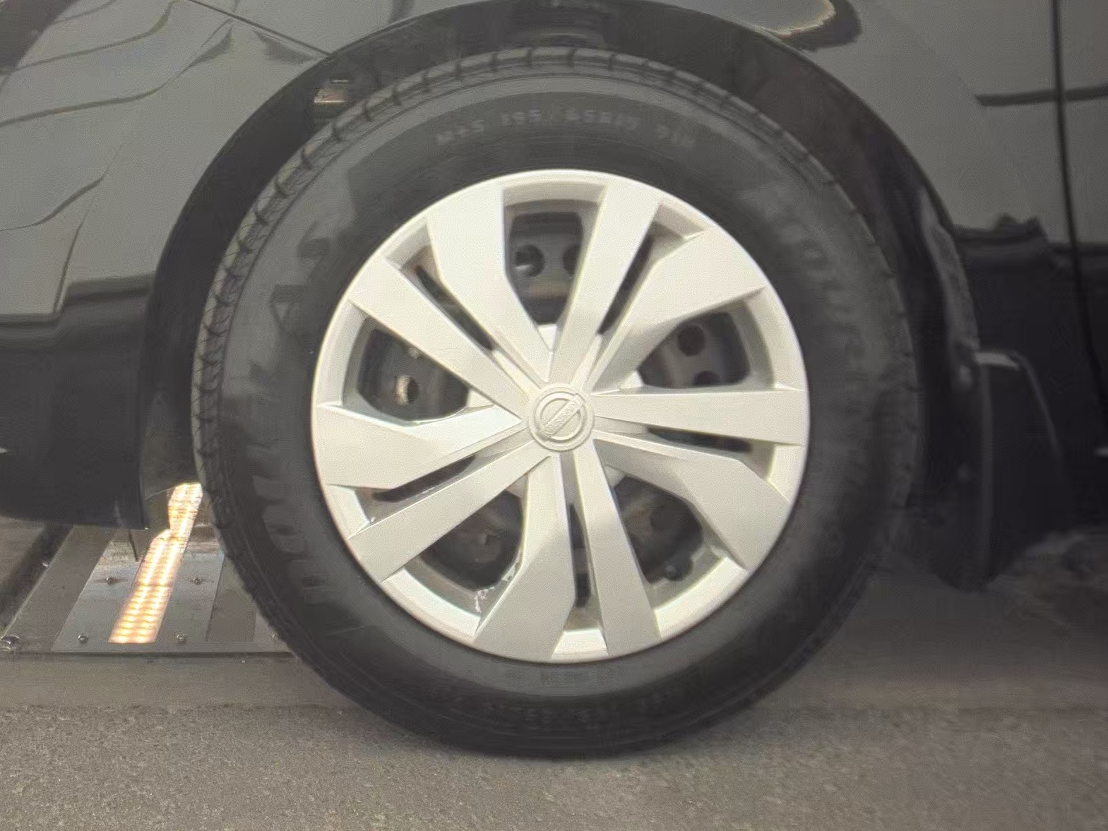 NISSAN VERSA - 10
