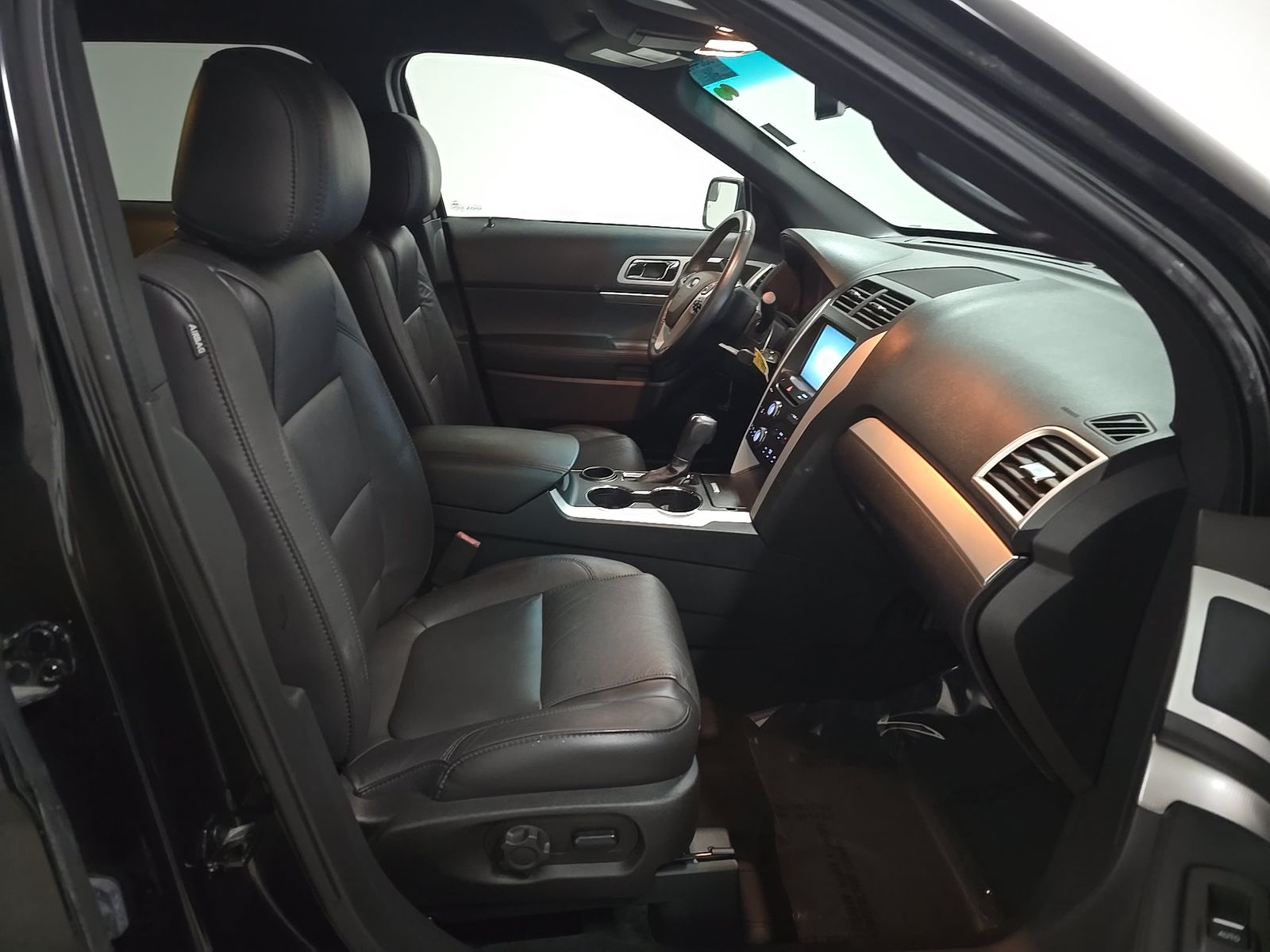 FORD EXPLORER - 9