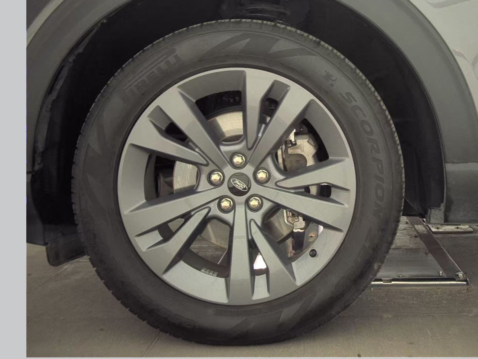 FORD EXPLORER - 10