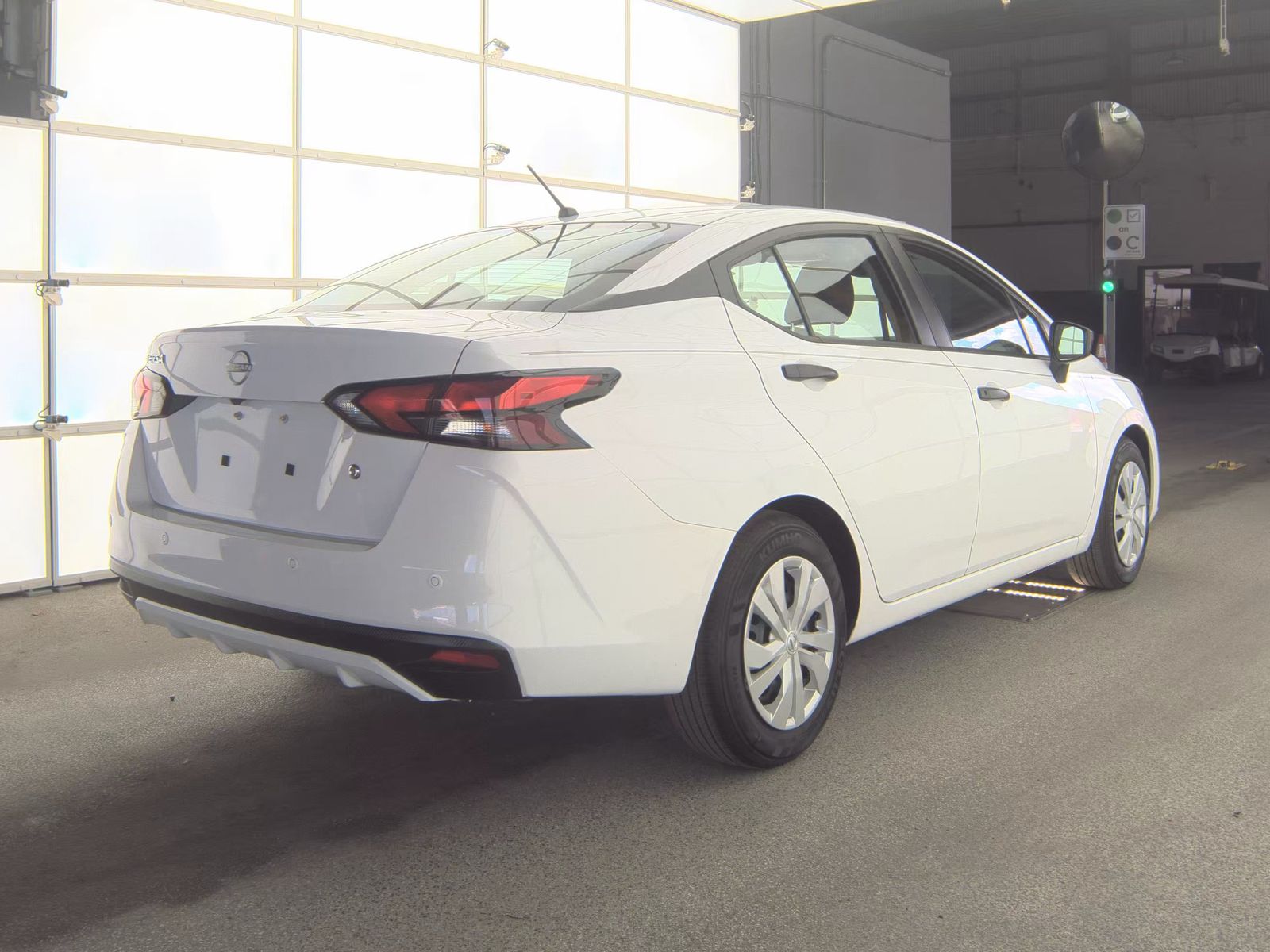 NISSAN VERSA - 6