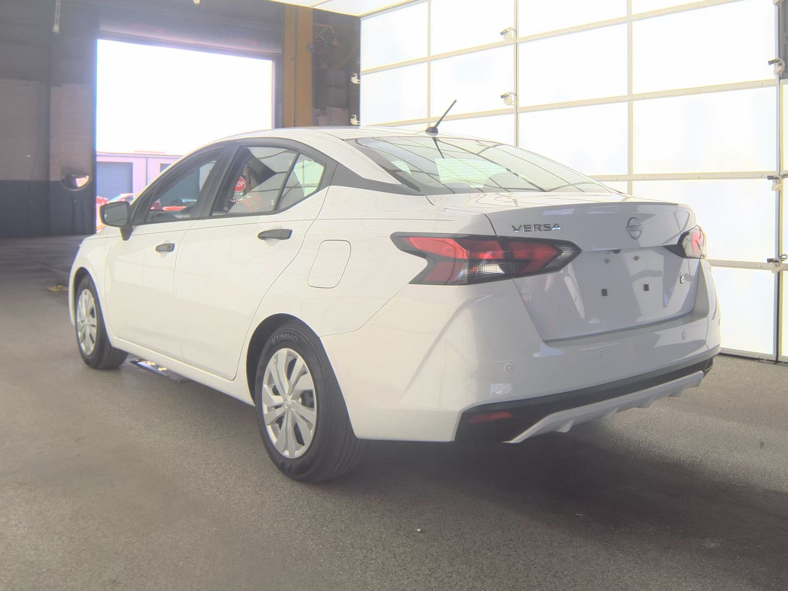 NISSAN VERSA - 9