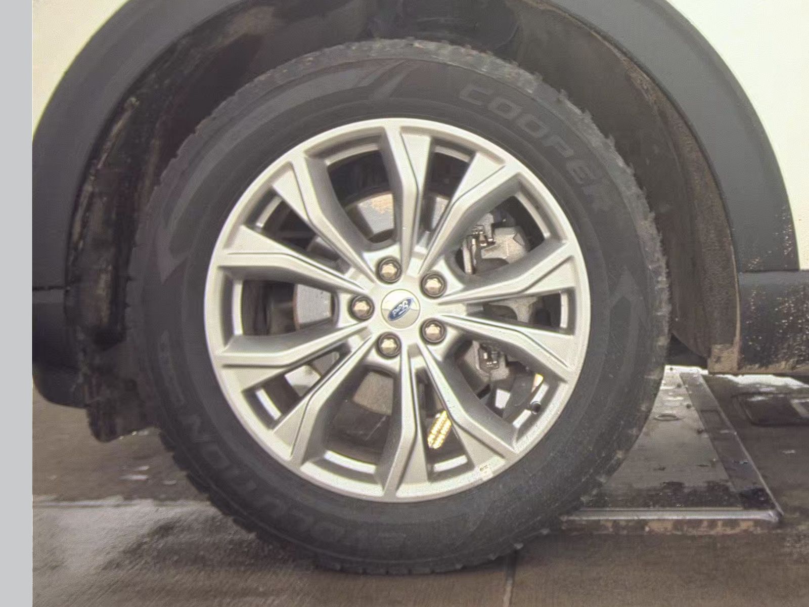 FORD EXPLORER - 10