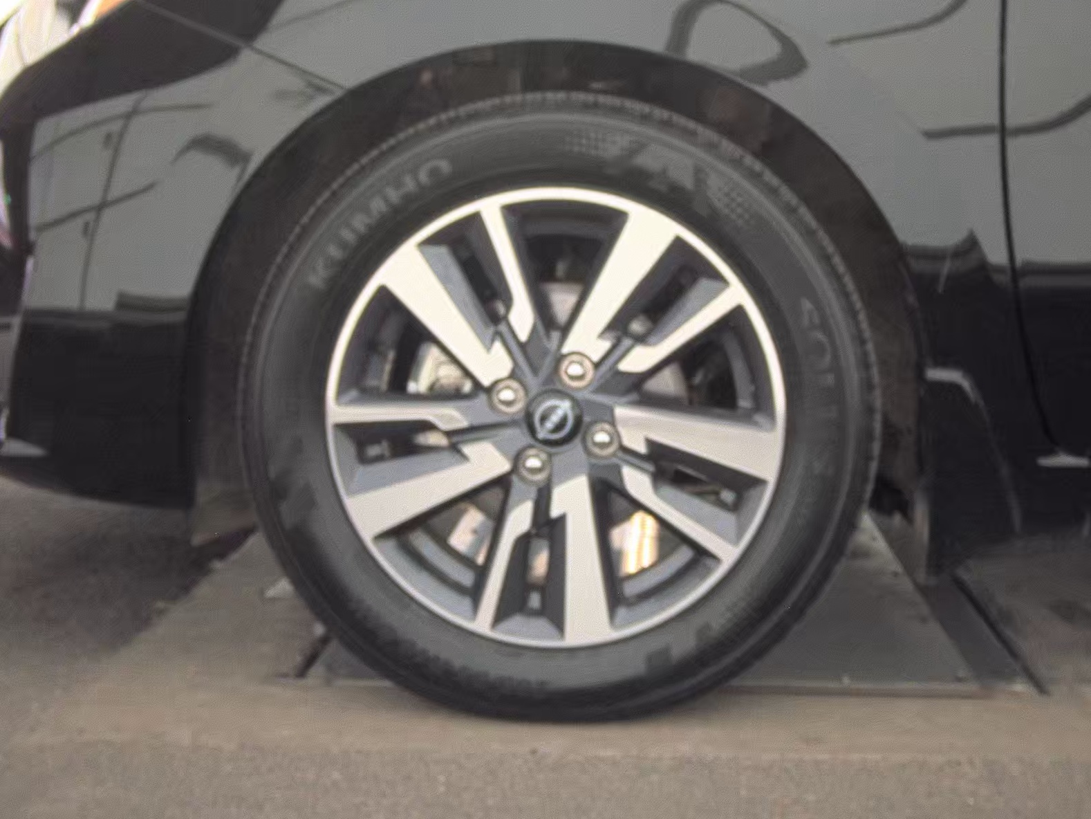 NISSAN VERSA - 10
