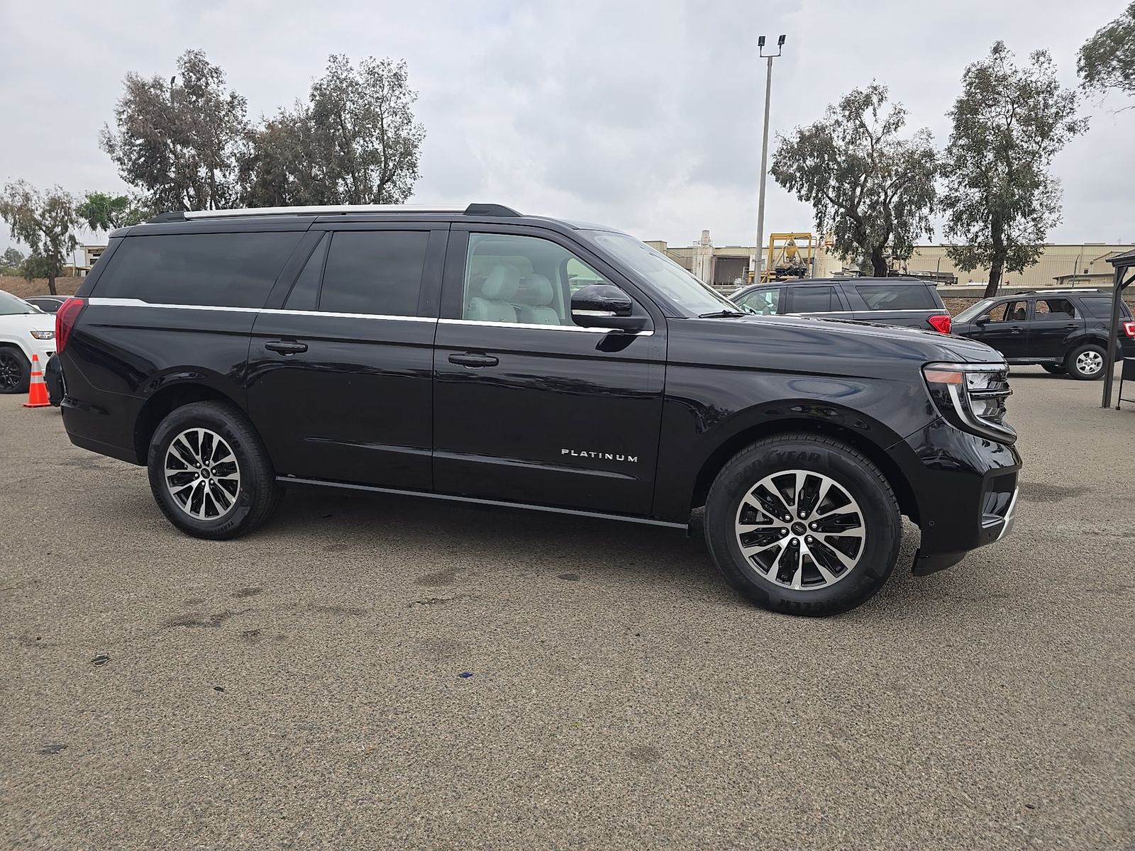 FORD EXPEDITION MAX - 4