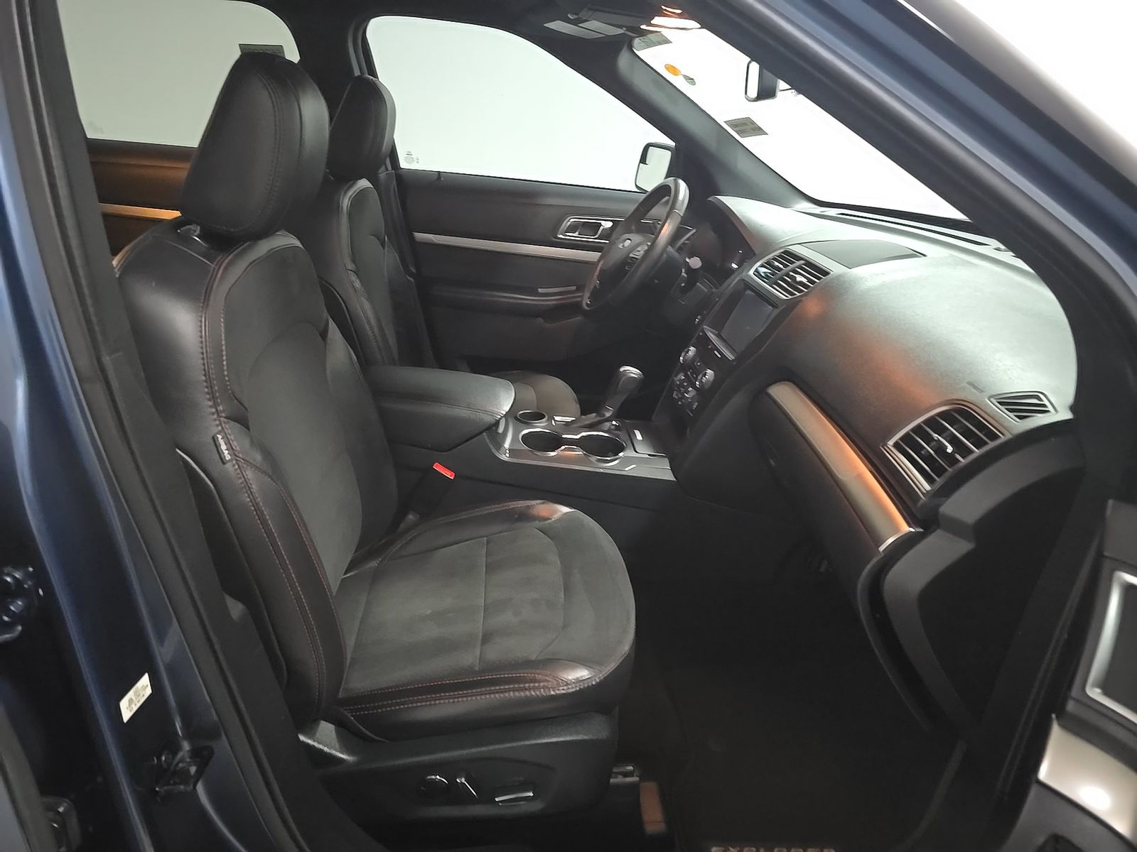 FORD EXPLORER - 9