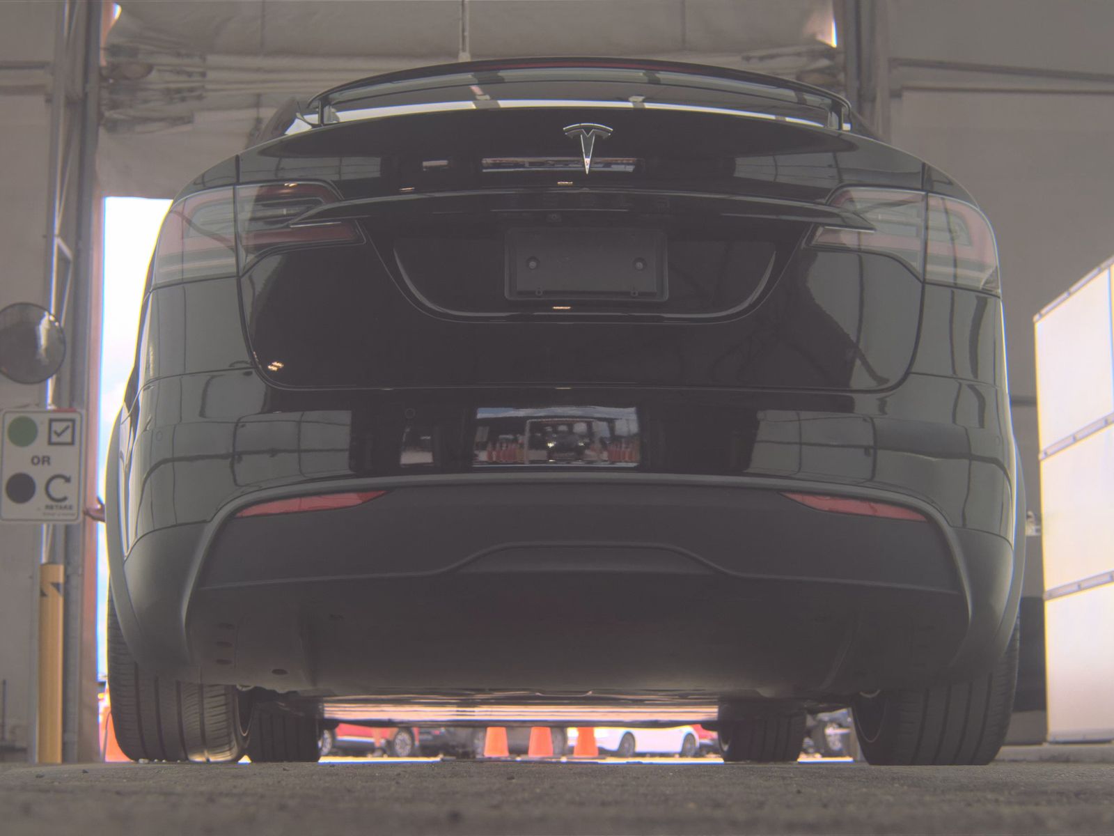 TESLA MODEL X - 8