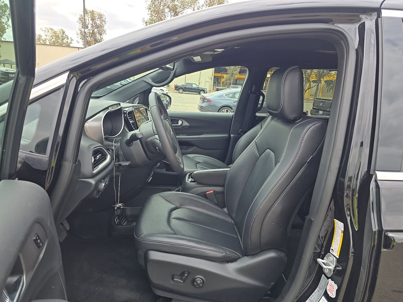2025 Chrysler Pacifica Select FWD