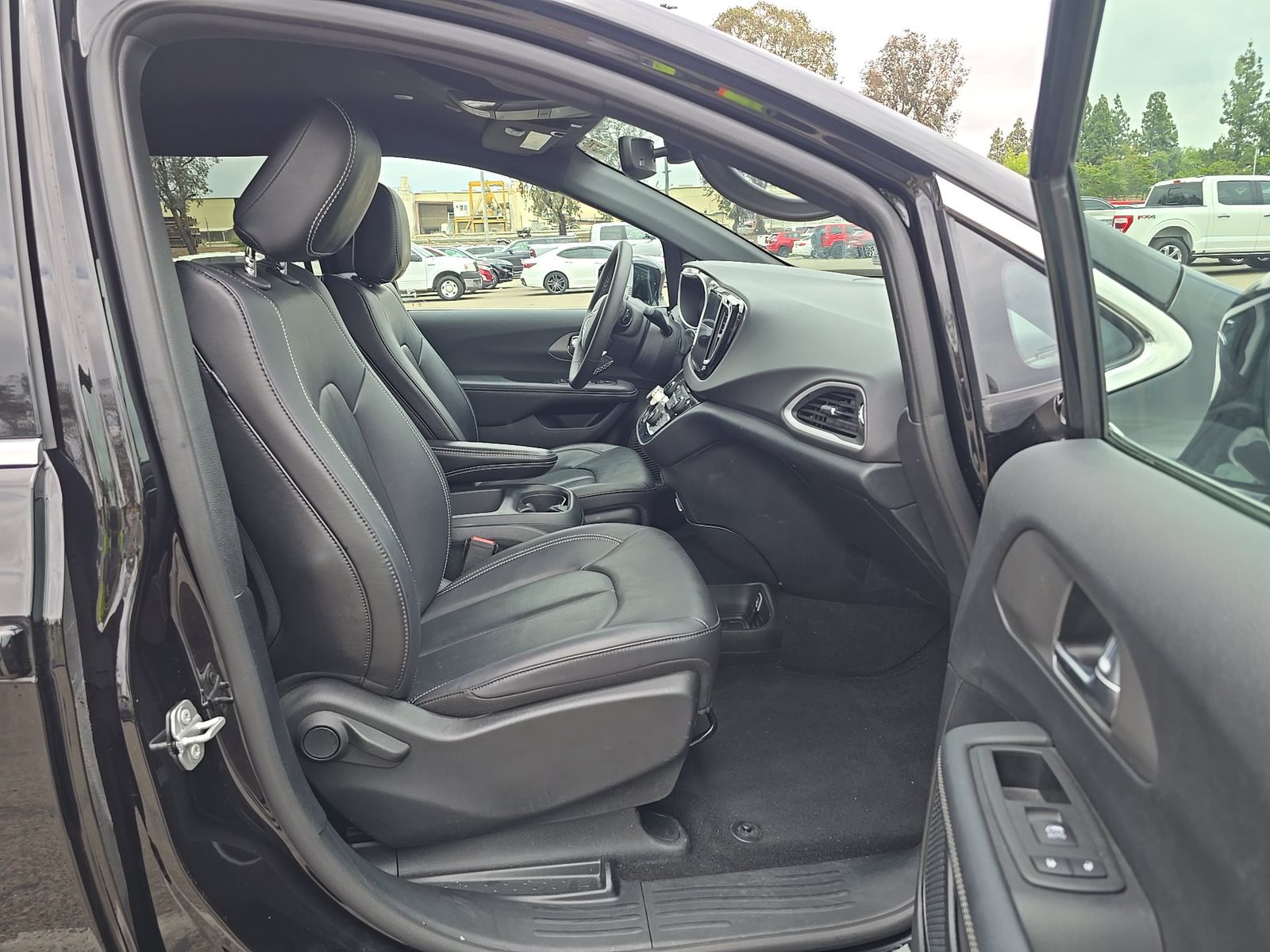 2025 Chrysler Pacifica Select FWD