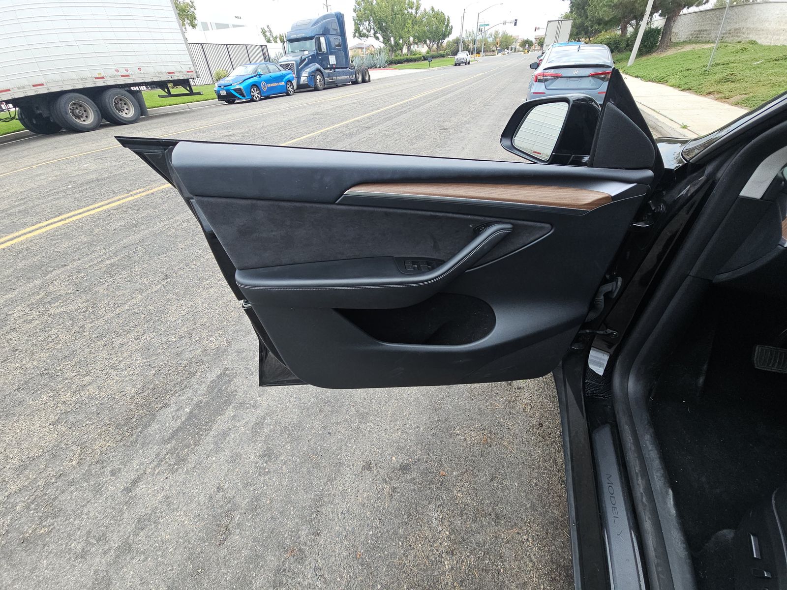 TESLA MODEL Y - 10