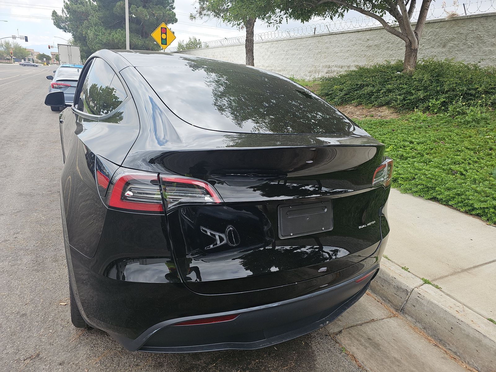 TESLA MODEL Y - 6