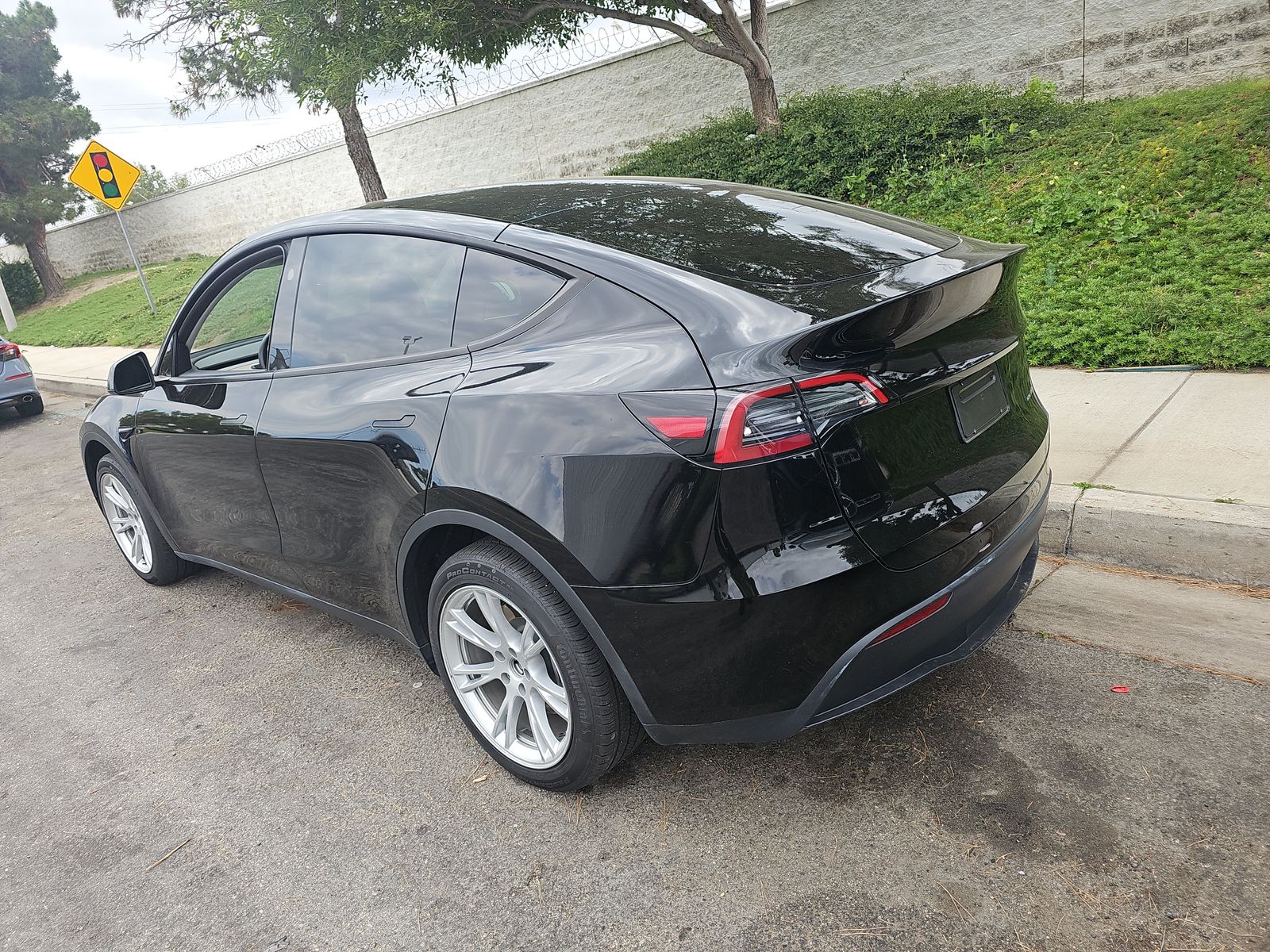 TESLA MODEL Y - 7