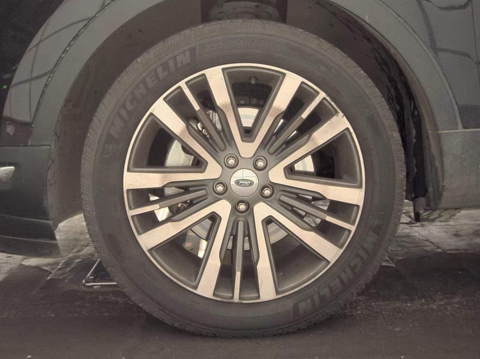 FORD EXPLORER - 10