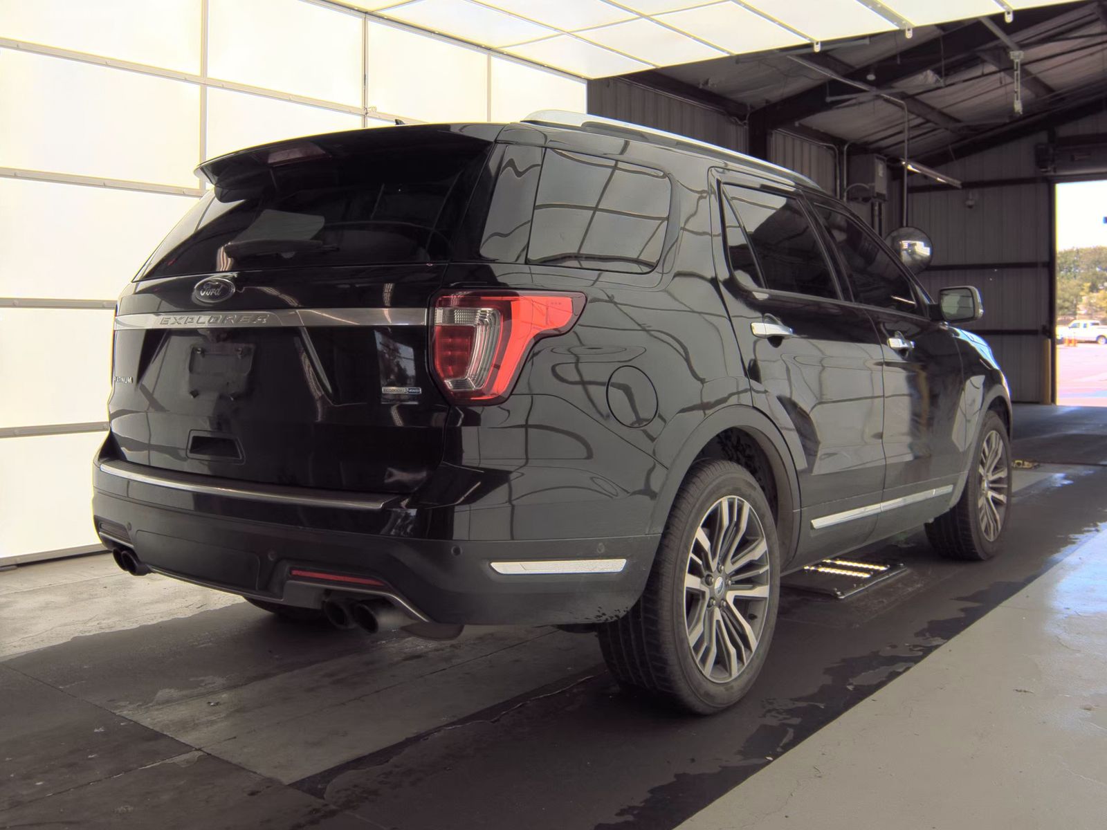 FORD EXPLORER - 6