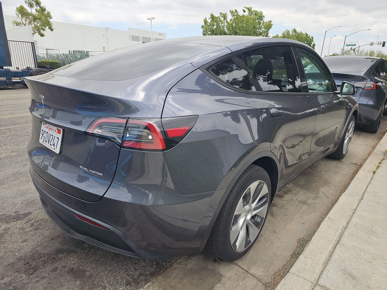 TESLA MODEL Y - 5