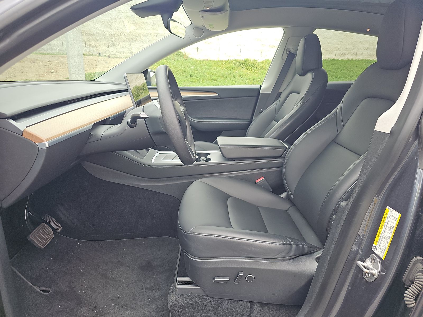 TESLA MODEL Y - 8