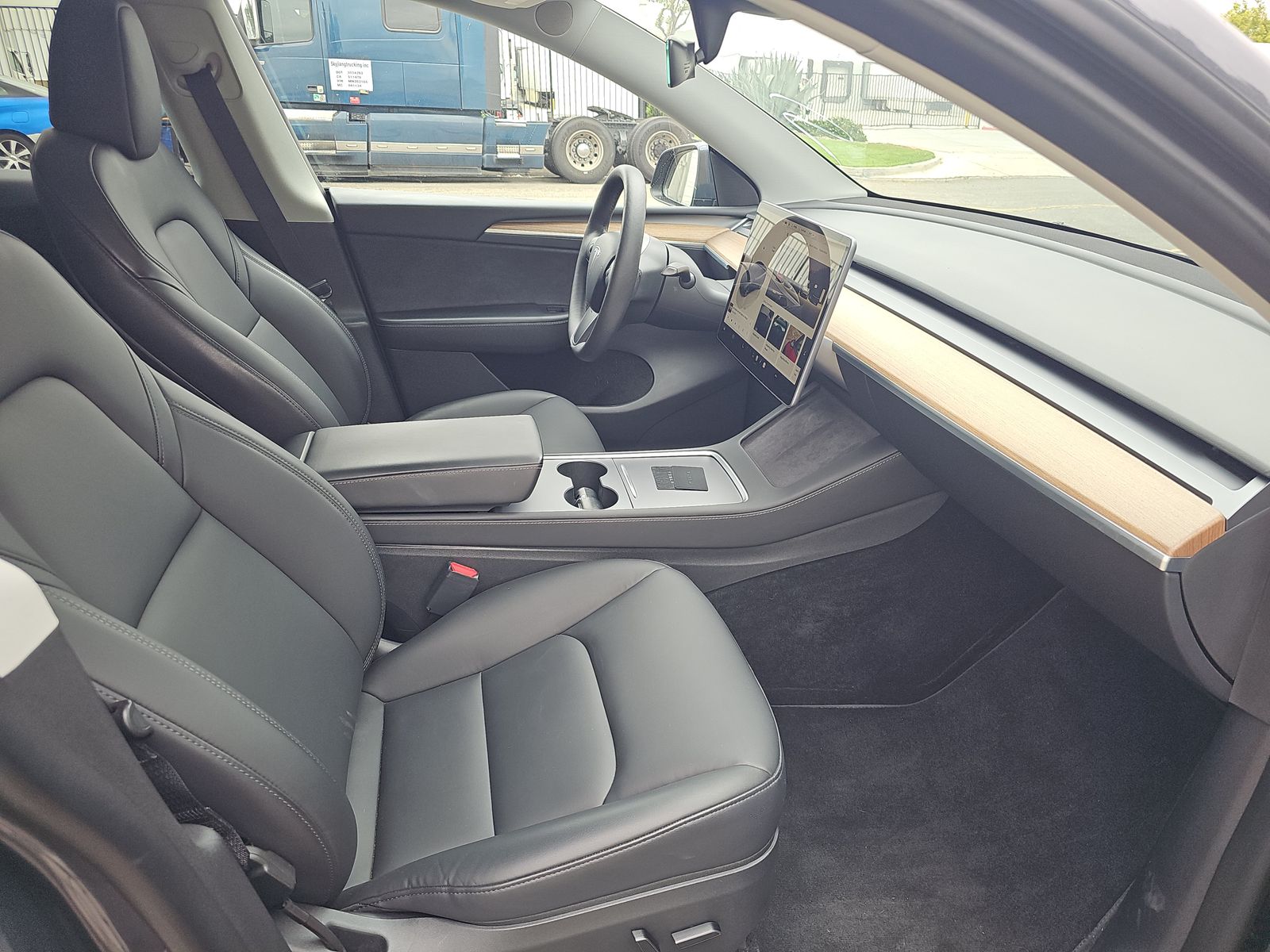 TESLA MODEL Y - 9