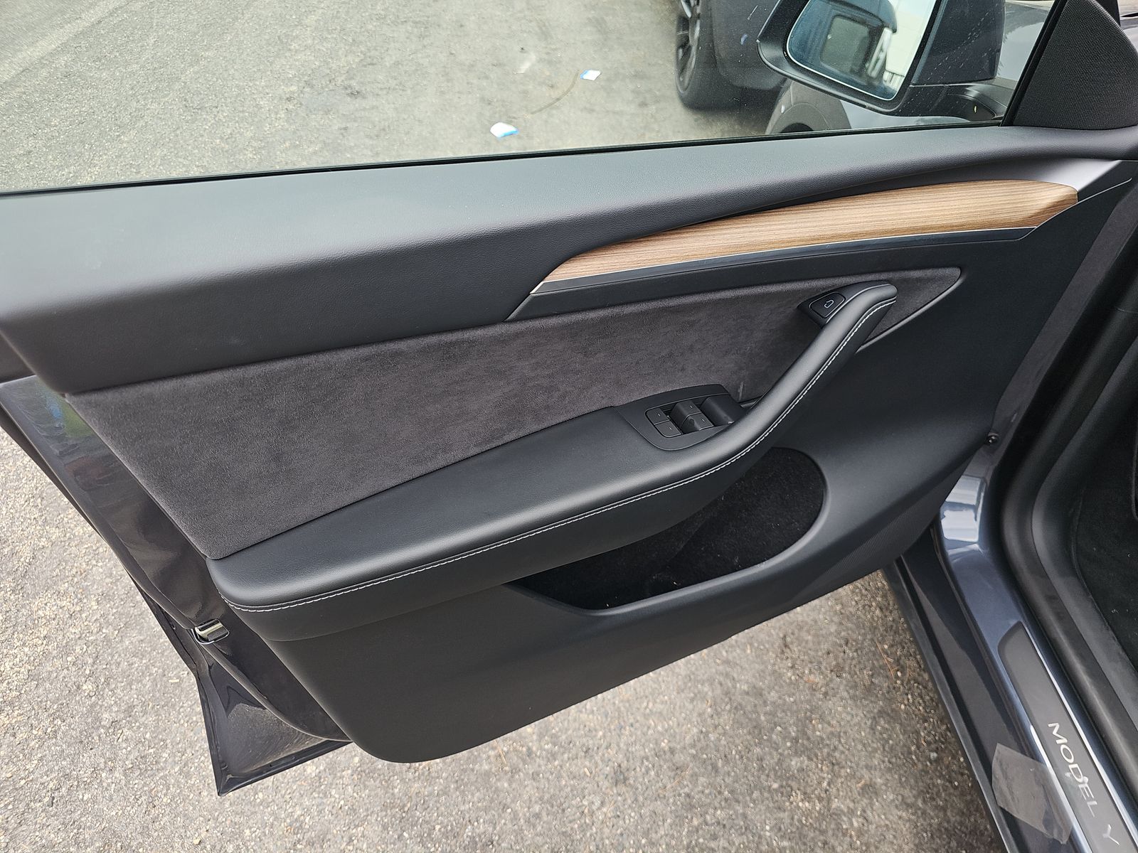 TESLA MODEL Y - 10