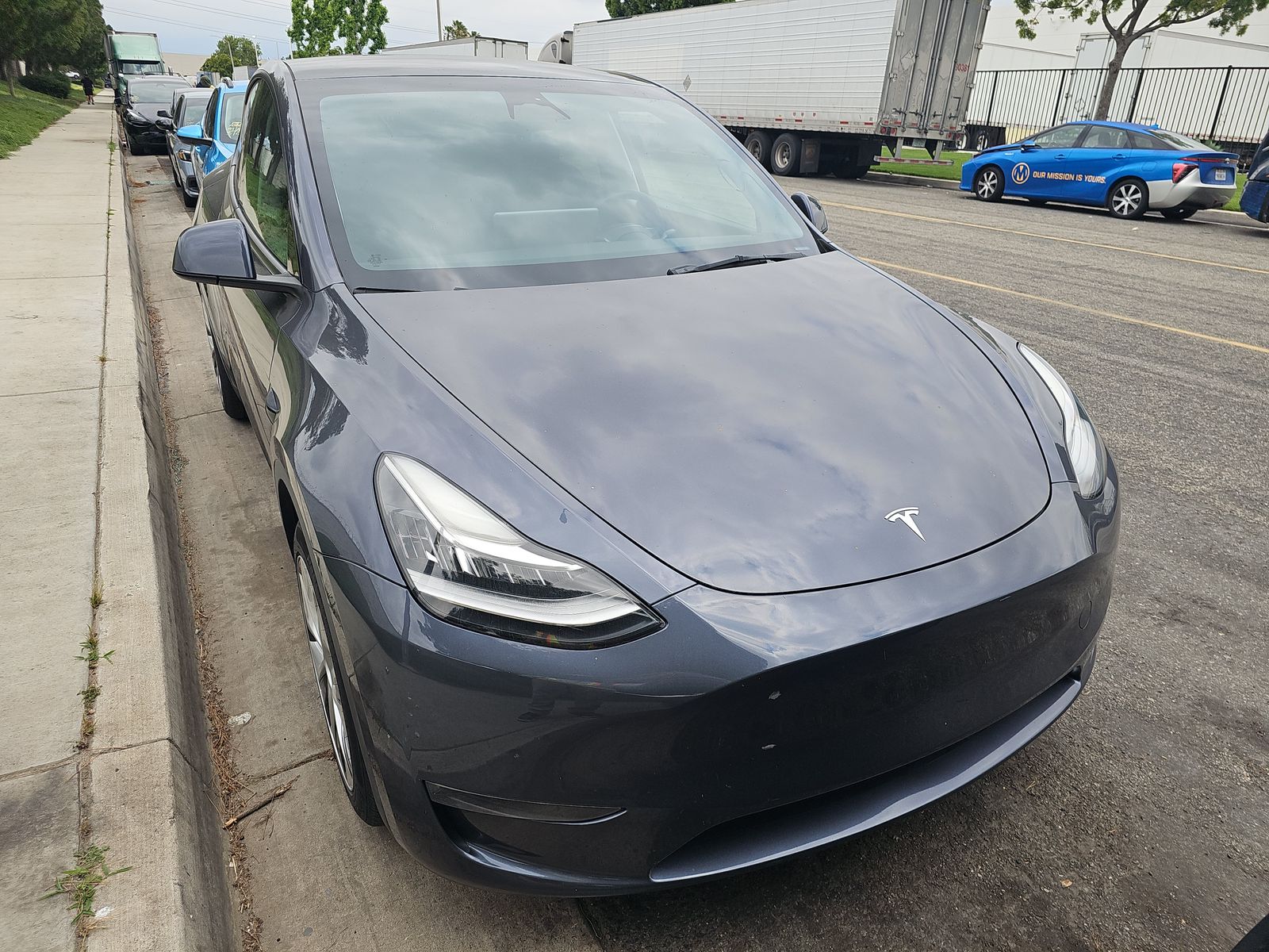 TESLA MODEL Y - 3