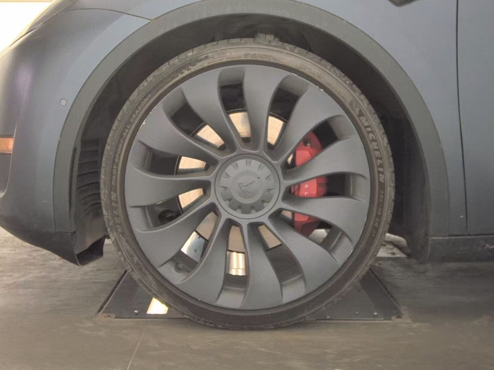 TESLA MODEL Y - 10