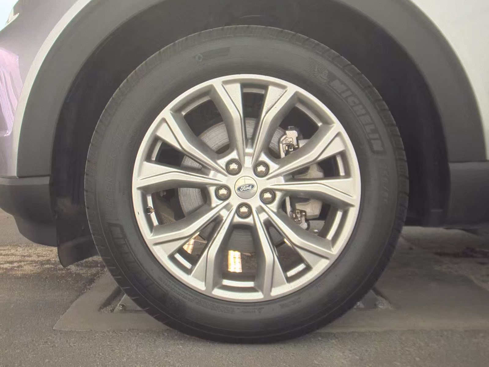 FORD EXPLORER - 10