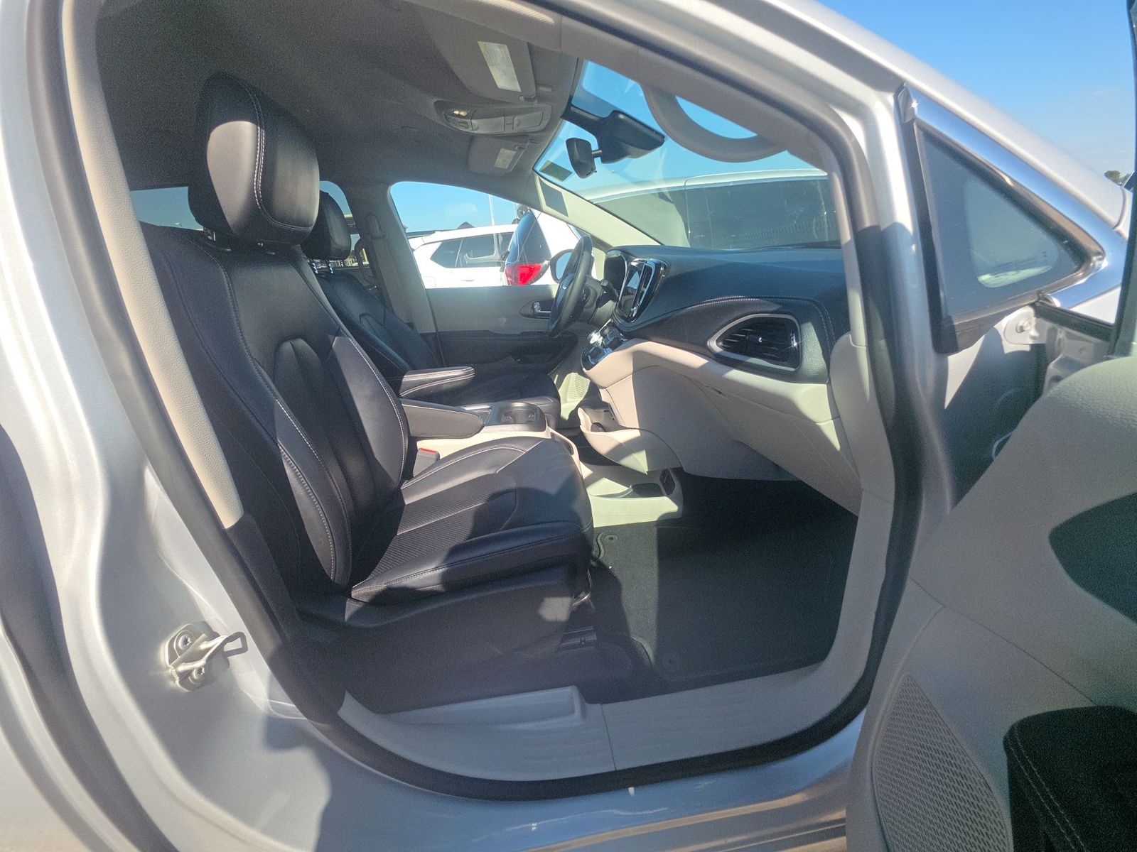 2024 Chrysler Pacifica Hybrid Select FWD
