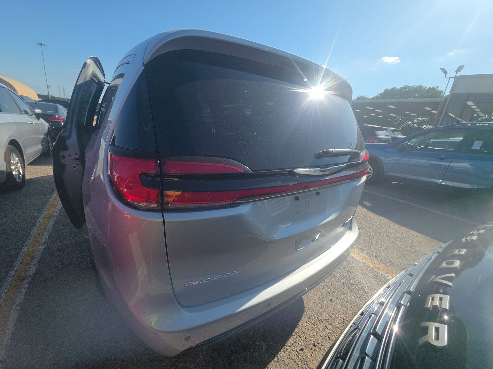 2024 Chrysler Pacifica Hybrid Select FWD