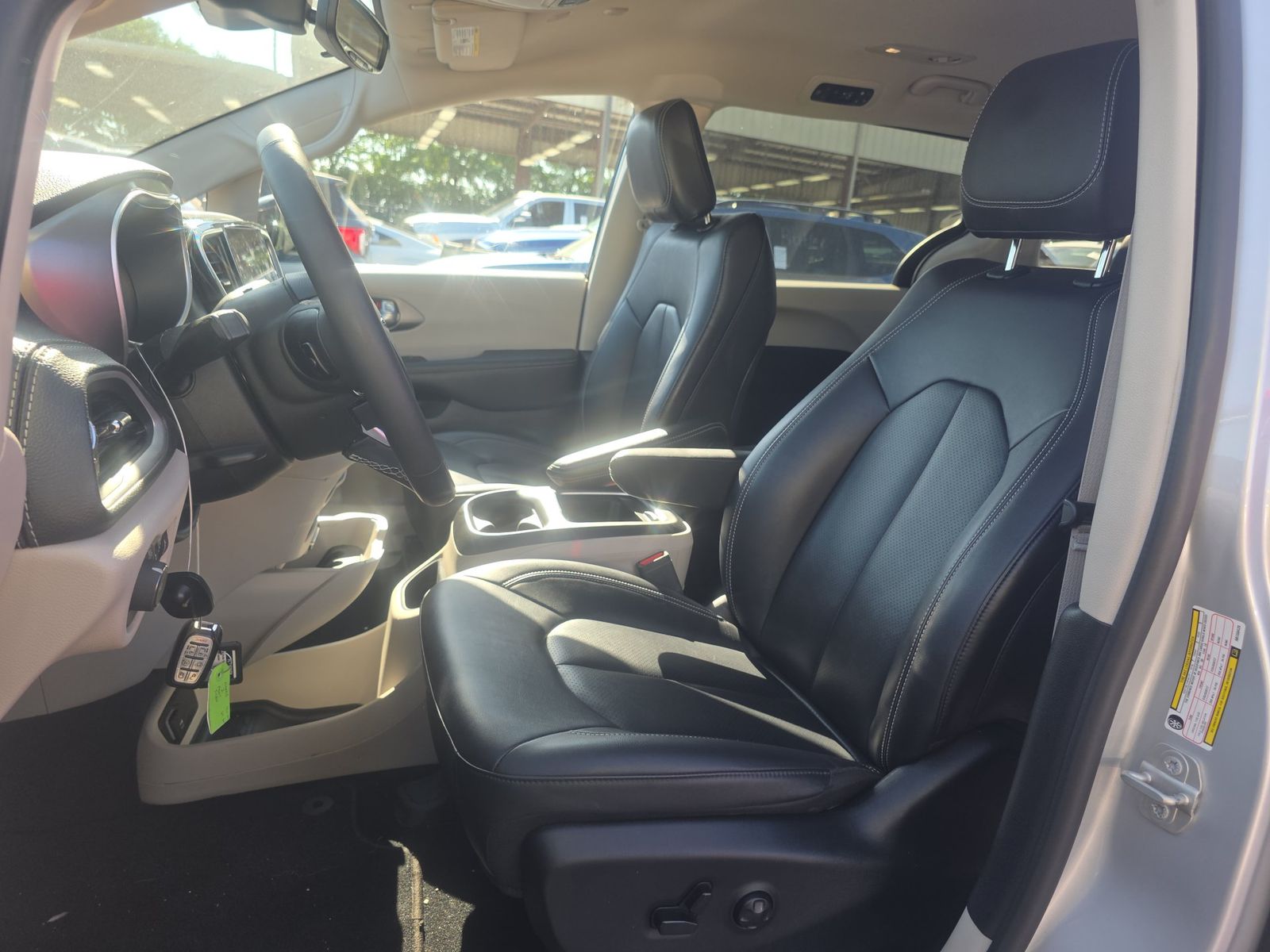 2024 Chrysler Pacifica Hybrid Select FWD