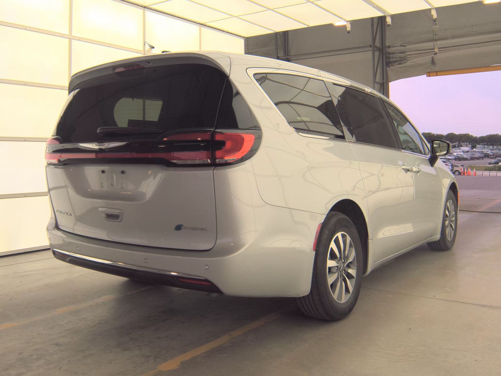2024 Chrysler Pacifica Hybrid Select FWD