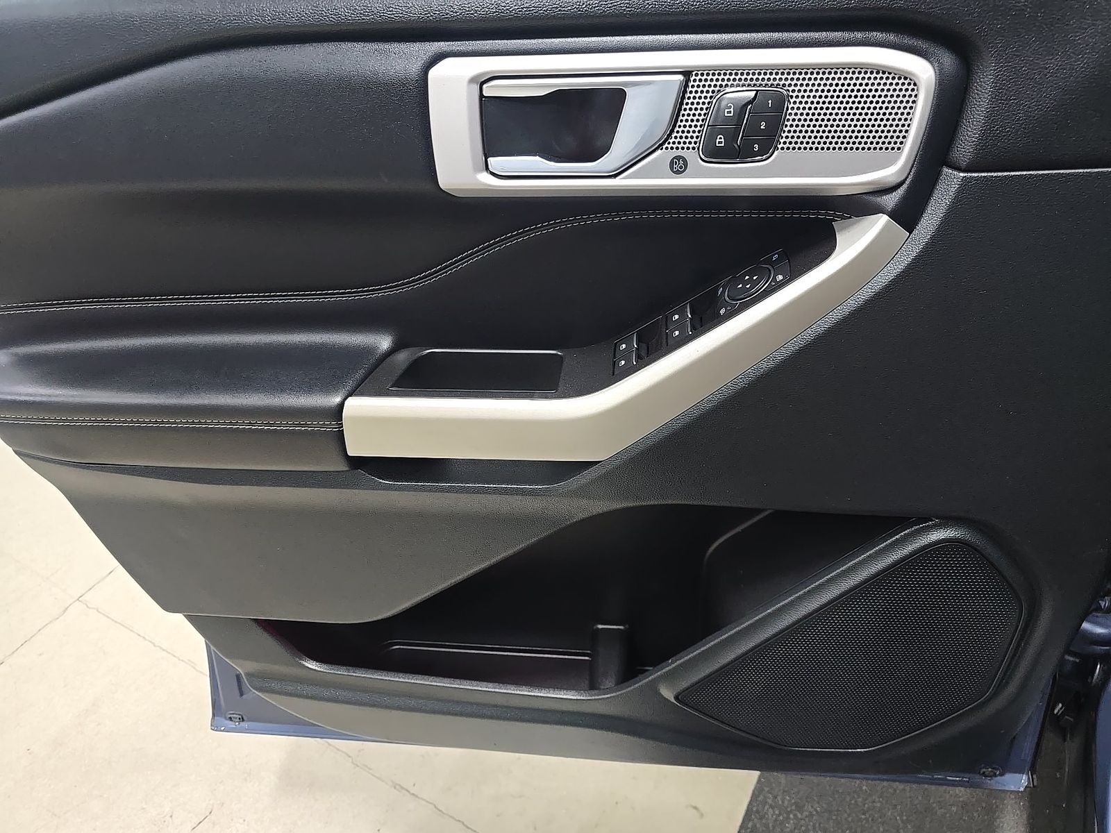 FORD EXPLORER - 10
