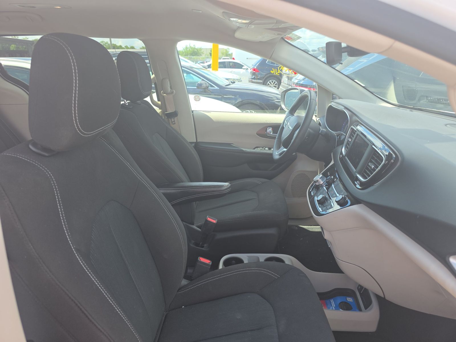 CHRYSLER VOYAGER - 9