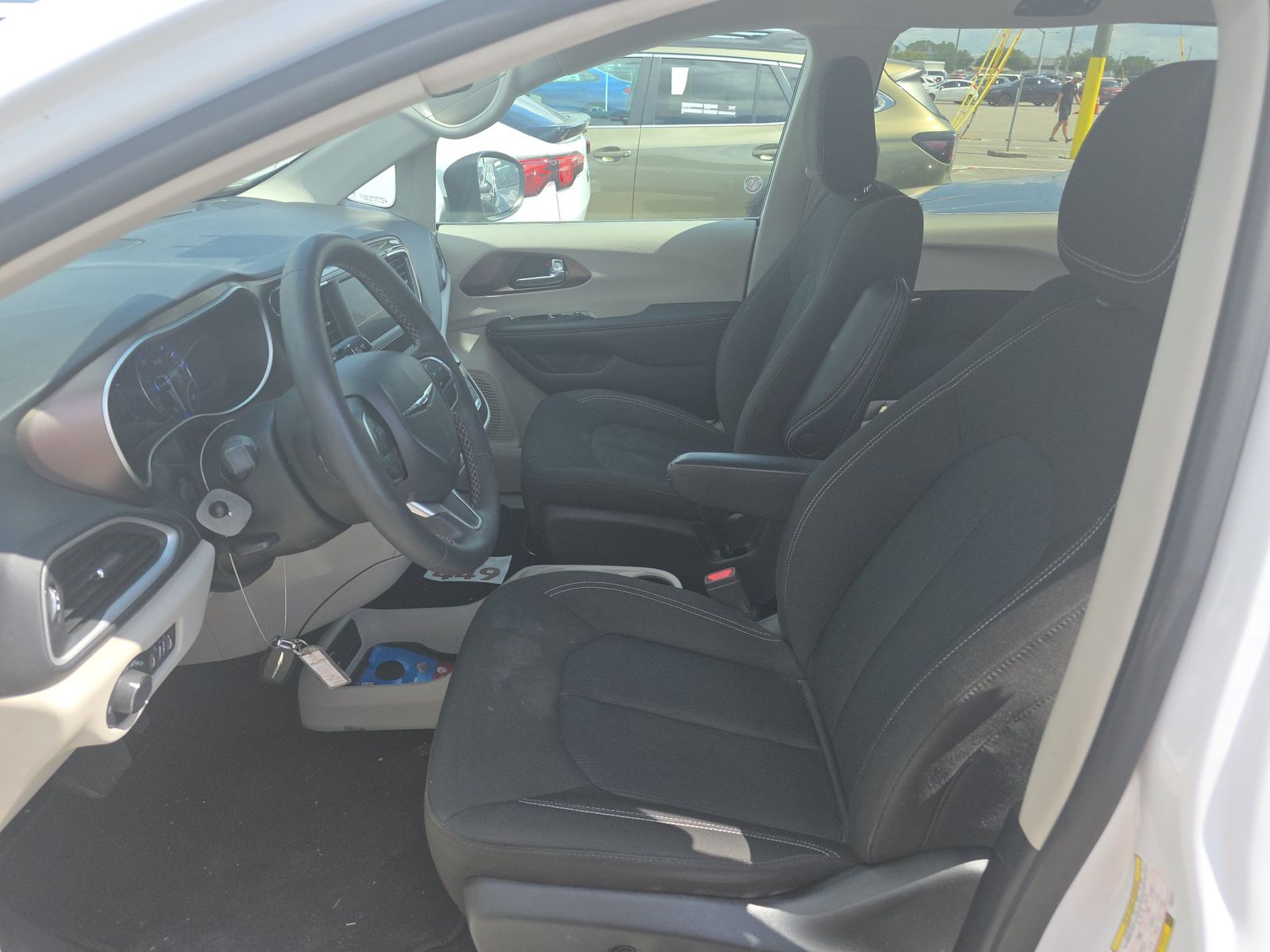 CHRYSLER VOYAGER - 8