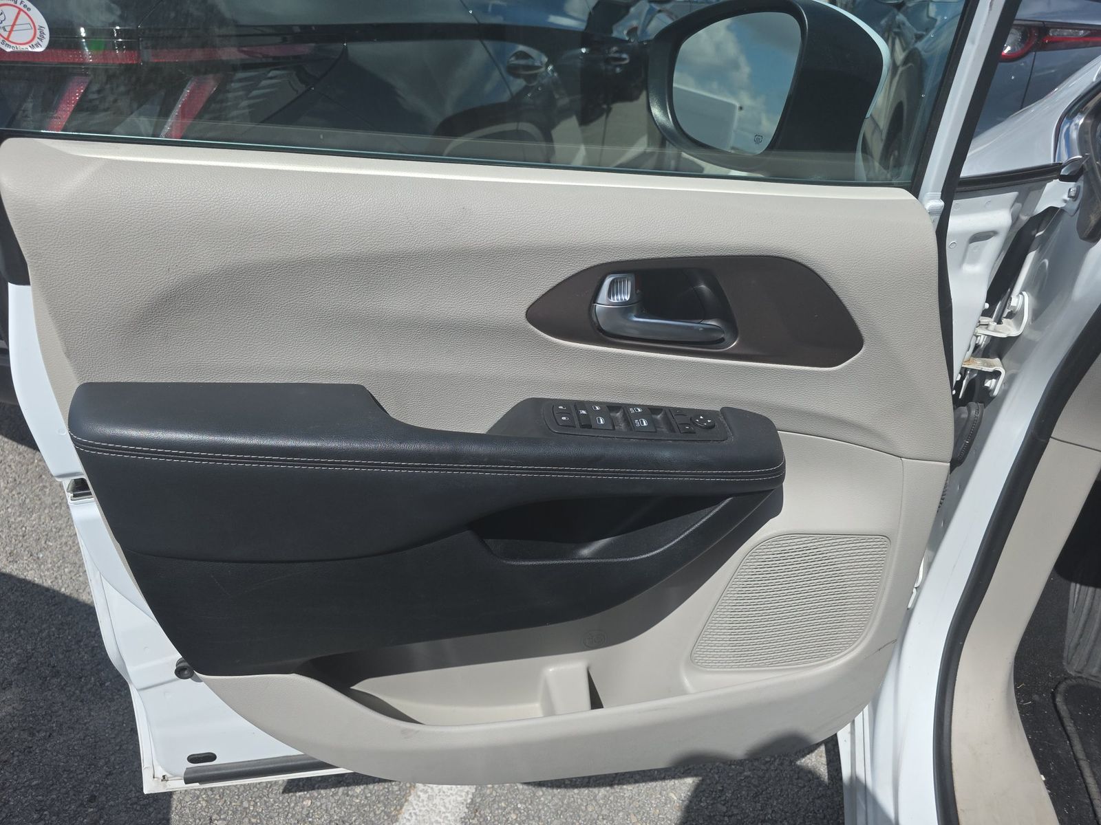 CHRYSLER VOYAGER - 10