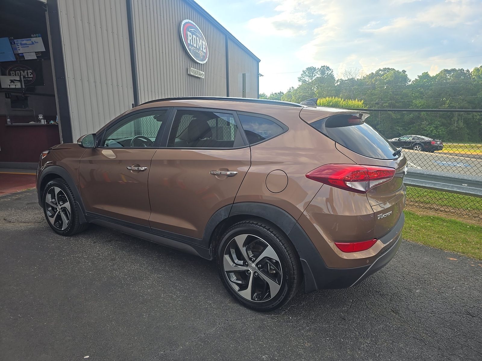 HYUNDAI TUCSON - 7