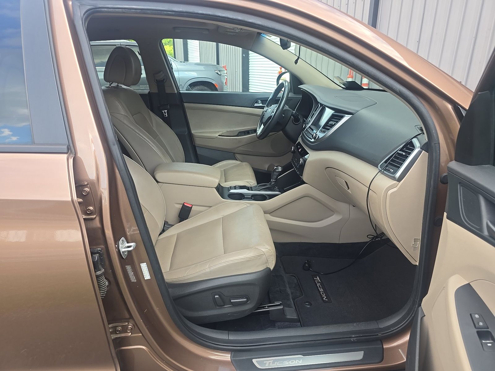 HYUNDAI TUCSON - 9