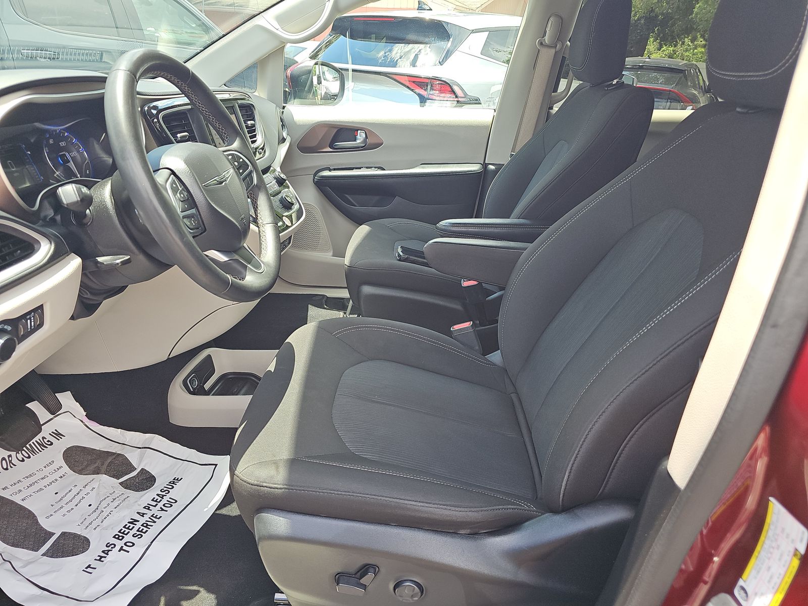 CHRYSLER VOYAGER - 8